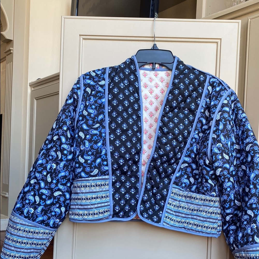 Quilted Jacket with Intricate Pattern and Open Front